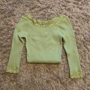 super cute y2k green top in beautiful condition